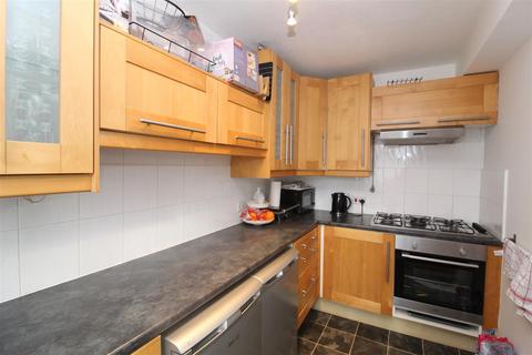 3 Conifer Gardens, Sutton, SM1 3JT