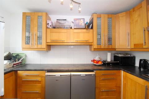 3 Conifer Gardens, Sutton, SM1 3JT