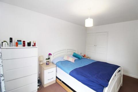 3 Conifer Gardens, Sutton, SM1 3JT