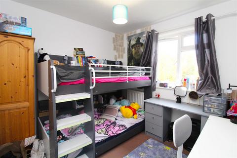 3 Conifer Gardens, Sutton, SM1 3JT