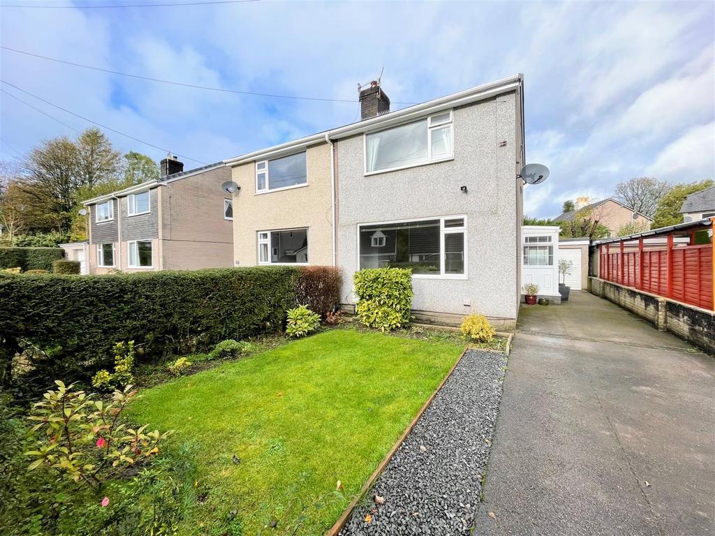 Vicarage Drive, Kendal LA9 4 bed semidetached house for sale £300,000