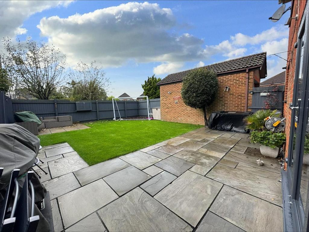 Caesar Avenue, Kingsnorth, Ashford 3 bed detached house £360,000