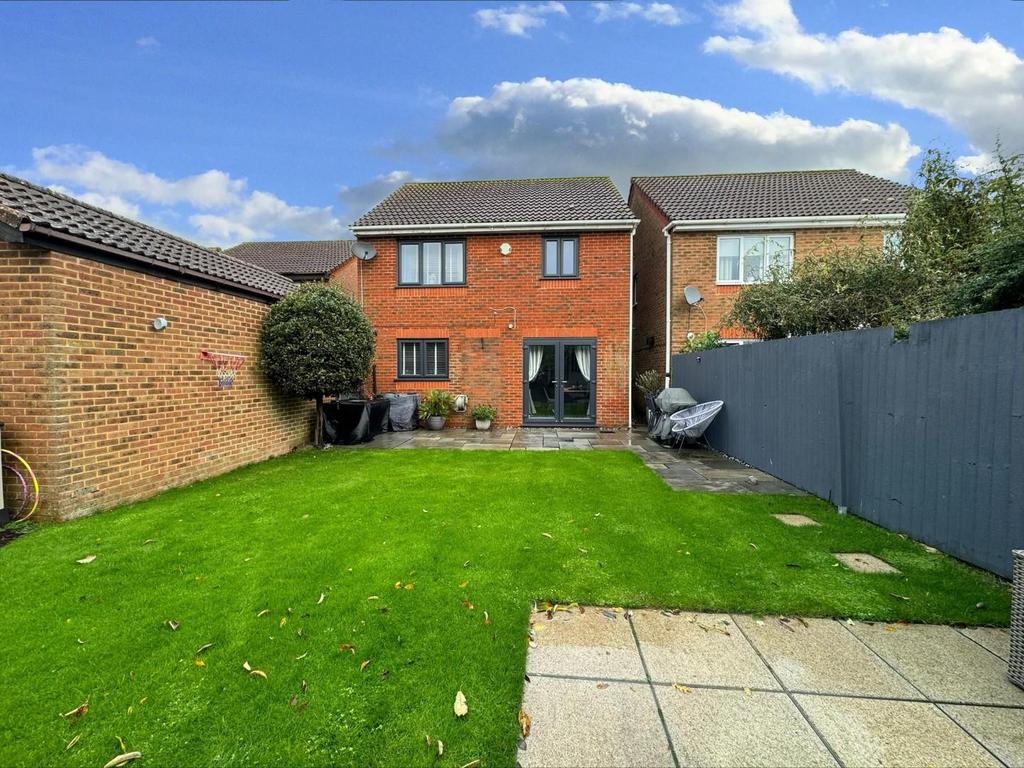 Caesar Avenue, Kingsnorth, Ashford 3 bed detached house £360,000