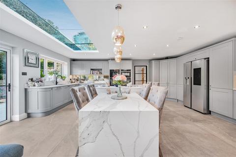 15 Holmes Close, Ascot, SL5 9TJ