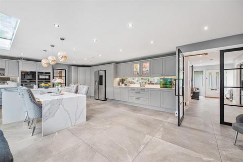 15 Holmes Close, Ascot, SL5 9TJ