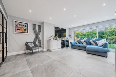 15 Holmes Close, Ascot, SL5 9TJ