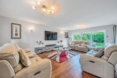 15 Holmes Close, Ascot, SL5 9TJ