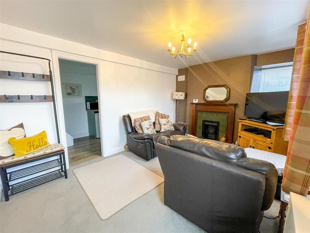 Windsor Road, Buxton 1 bed detached house £675 pcm (£156 pw)