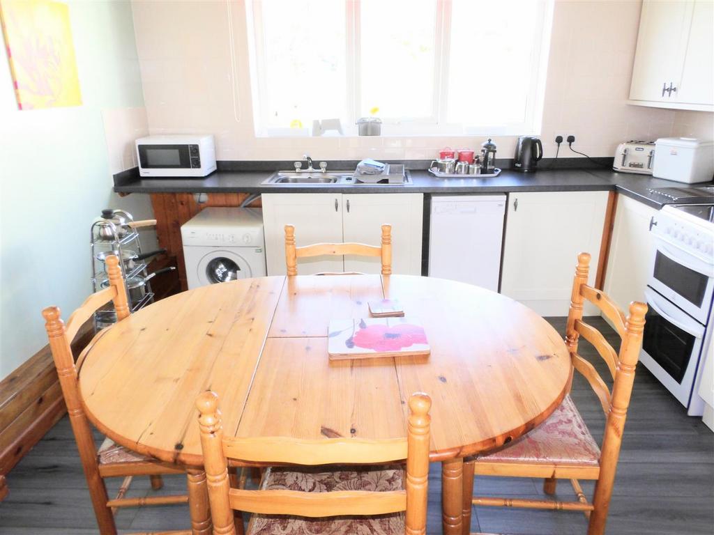 Manor Holiday Village 2 bed terraced house for sale £75,000