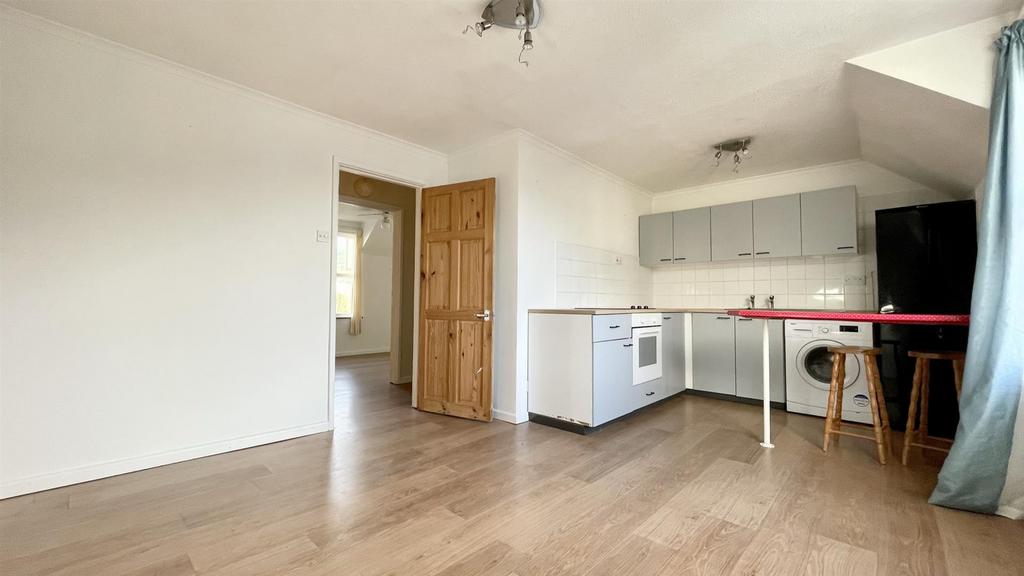 Barton Road, EX34 2 bed flat £249,950