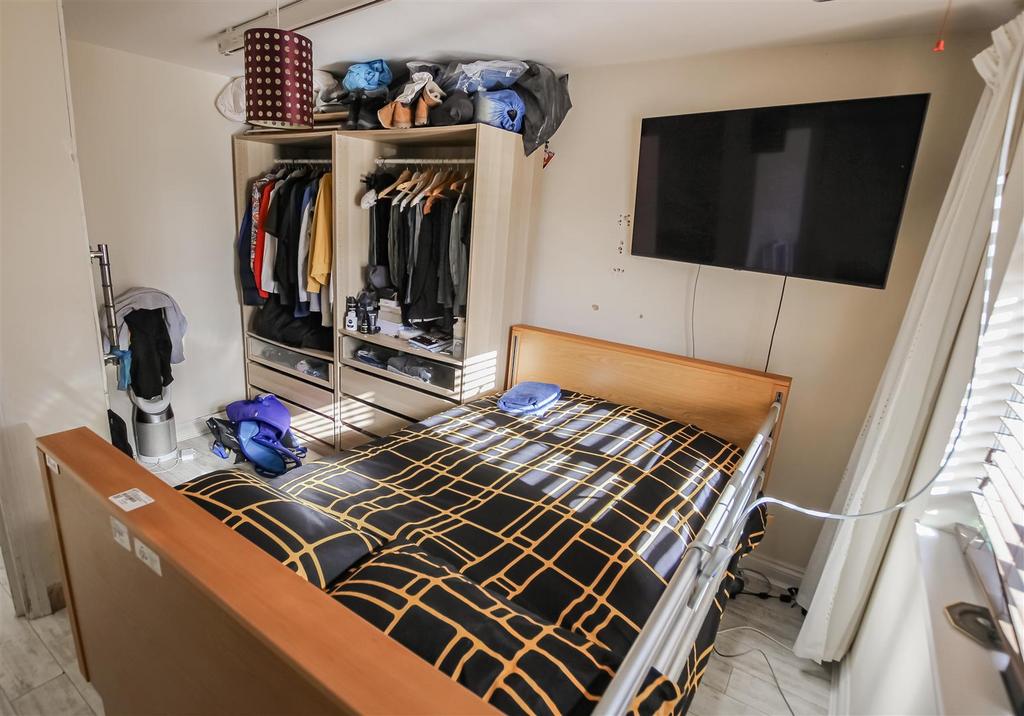 Bedroom/Office