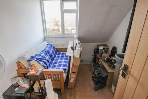 26 Chesworth Close, Erith, DA8 3AB