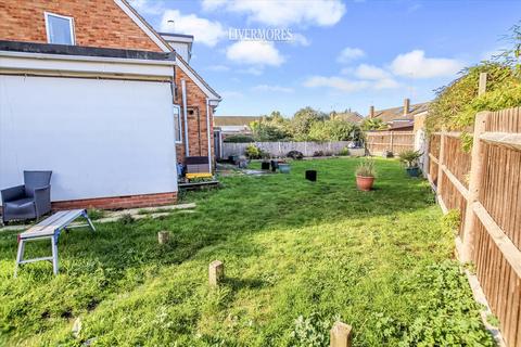 26 Chesworth Close, Erith, DA8 3AB