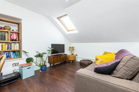 1 bedroom flat for sale, Brading Road, Brixton Hill SW2