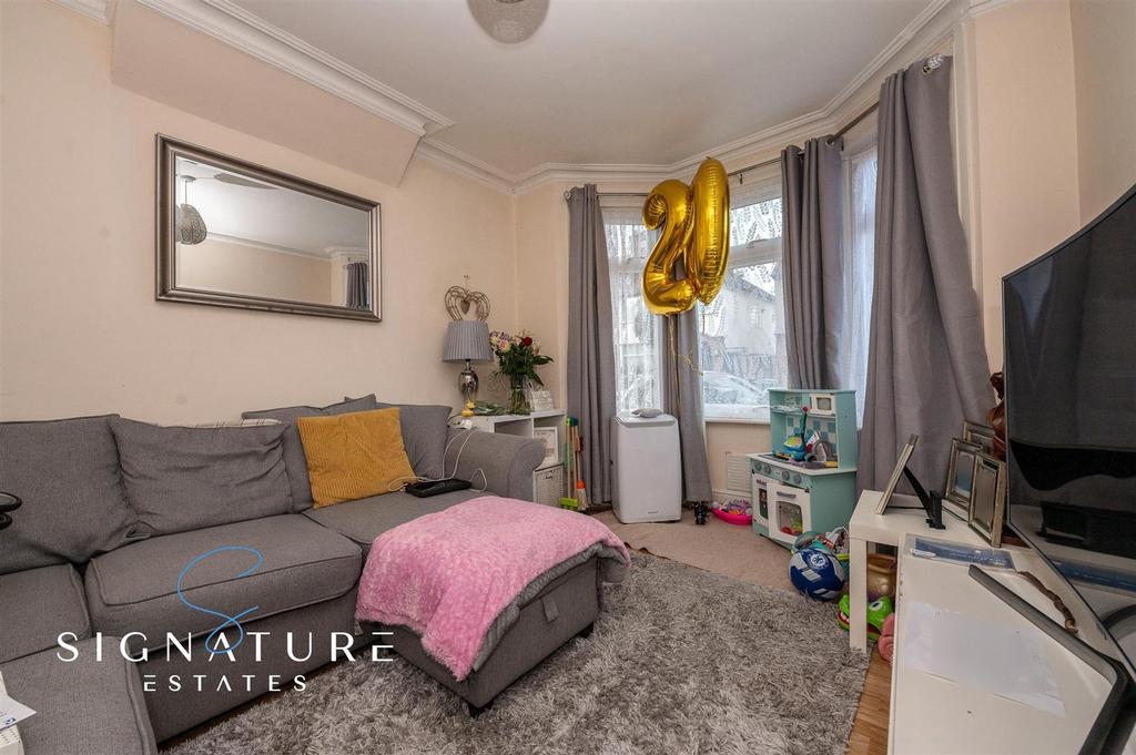 Euston Avenue, Watford 3 bed end of terrace house for sale £400,000