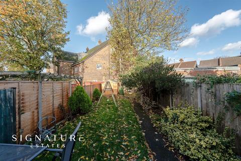 3 bedroom terraced house for sale, Princes Avenue, Watford