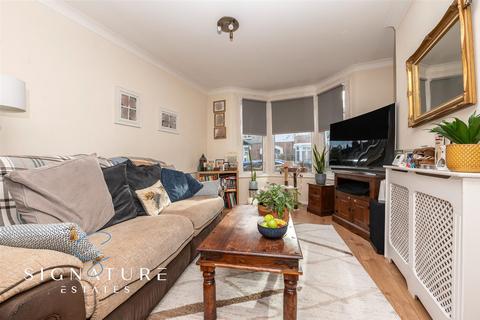 3 bedroom terraced house for sale, Princes Avenue, Watford