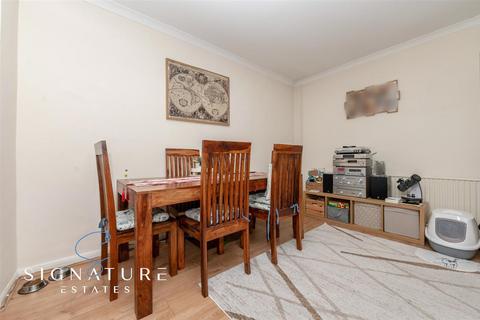 3 bedroom terraced house for sale, Princes Avenue, Watford