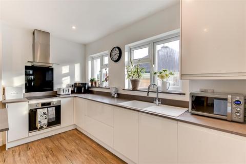4 bedroom semi-detached house for sale - Southways Avenue, Worthing