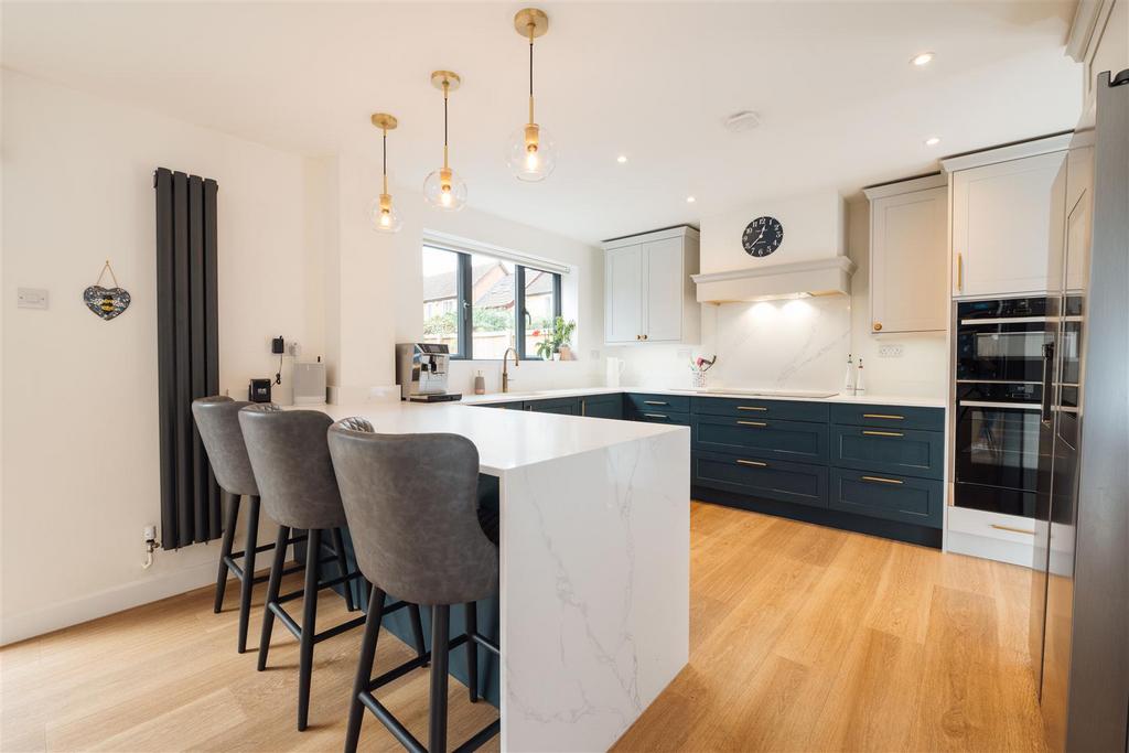 Bessemer Close, Hitchin 5 bed detached house for sale £775,000