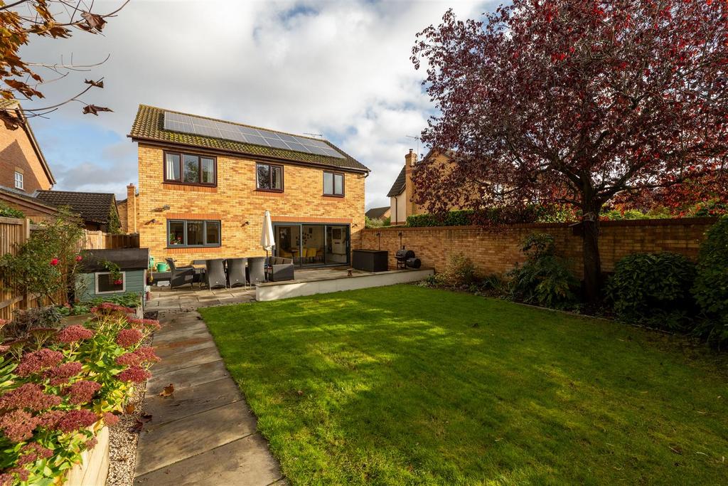 28 Bessemer Close, Hitchin-13.jpg