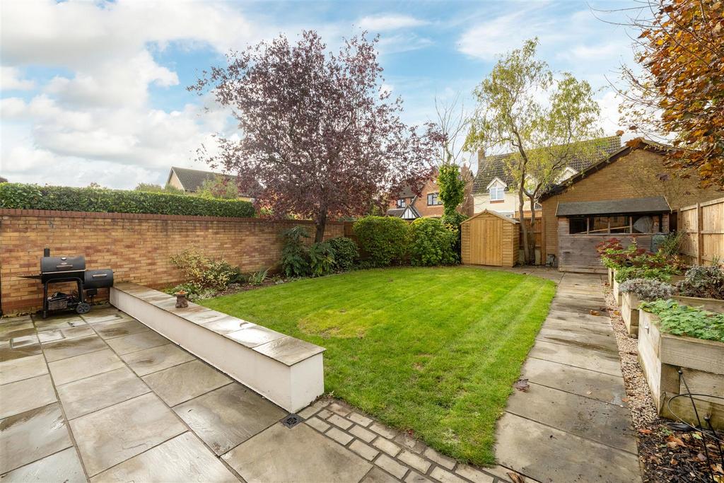 28 Bessemer Close, Hitchin-17.jpg