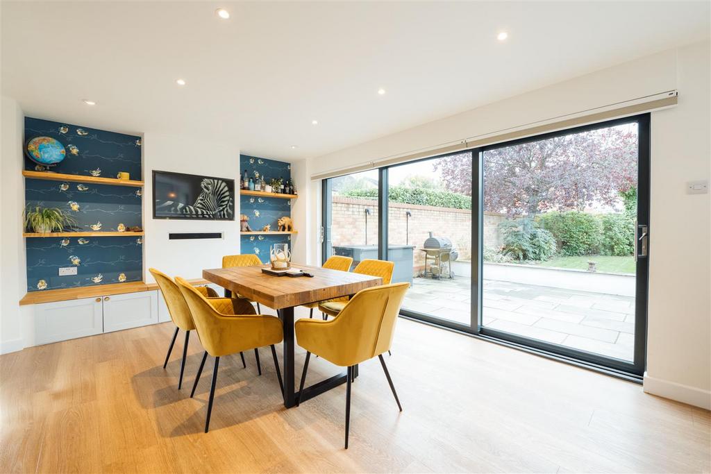 28 Bessemer Close, Hitchin-02.jpg