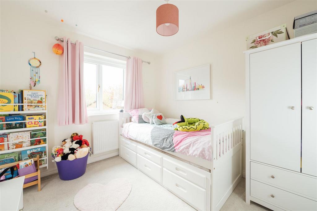 28 Bessemer Close, Hitchin-28.jpg