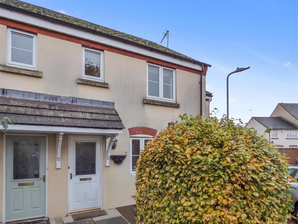 Railway Crescent, ShipstononStour 2 bed terraced house for sale £