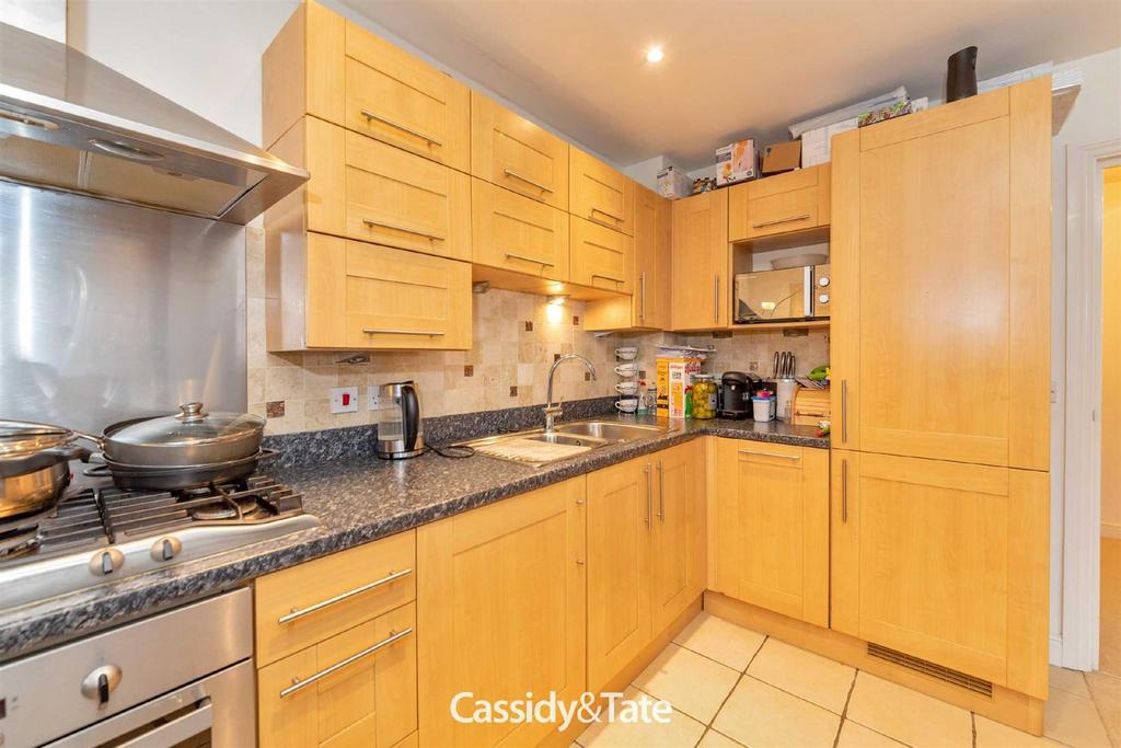 Coopers Green Lane, Hatfield 2 bed apartment £285,000