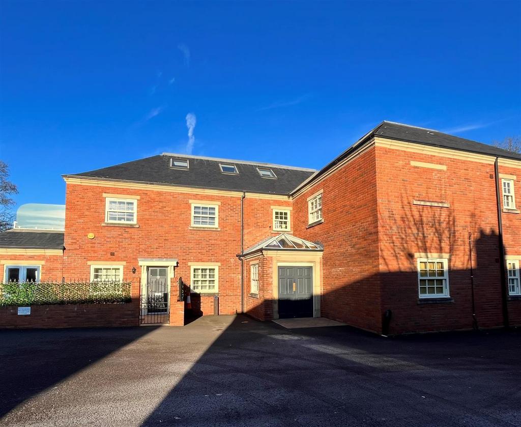 Stuart Court, Copthorne Road, Shrewsbury 2 bed apartment £695 pcm (£160 pw)