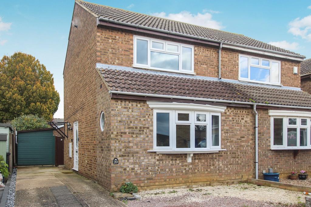 Manor Close, Langford, Bedfordshire, SG18 2 bed semidetached house for