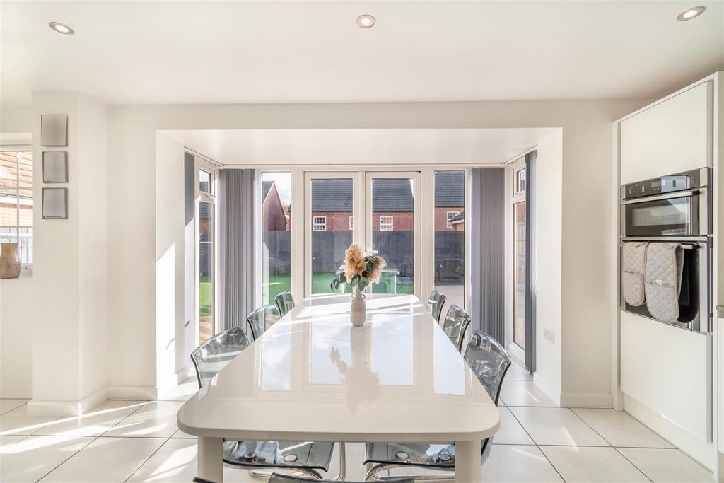 8575462-interior45.jpg
