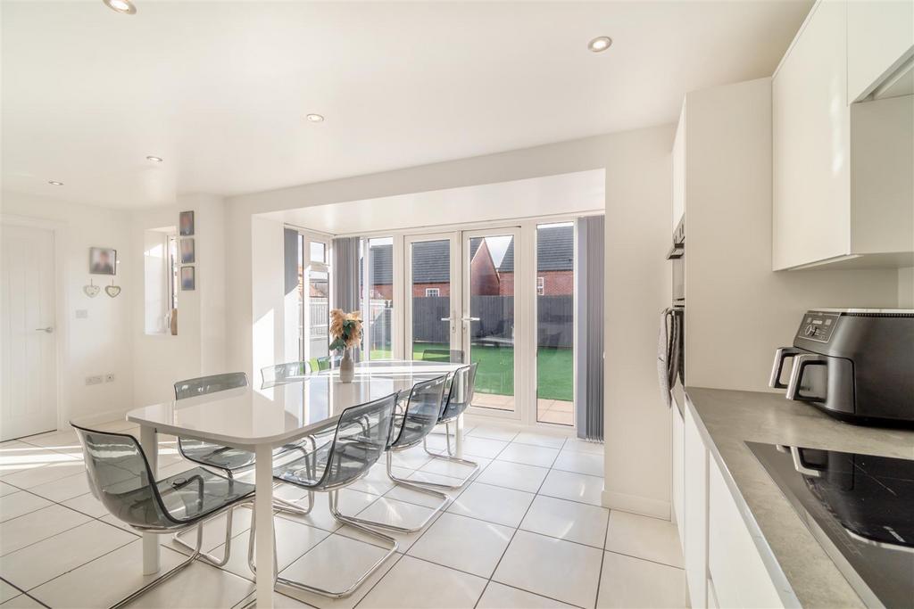 8575462-interior46.jpg