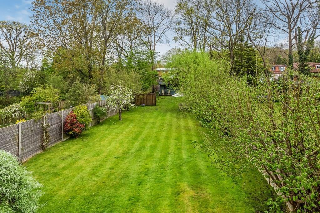 KENNEL LANE, FETCHAM, KT22 5 bed detached house for sale £1,025,000