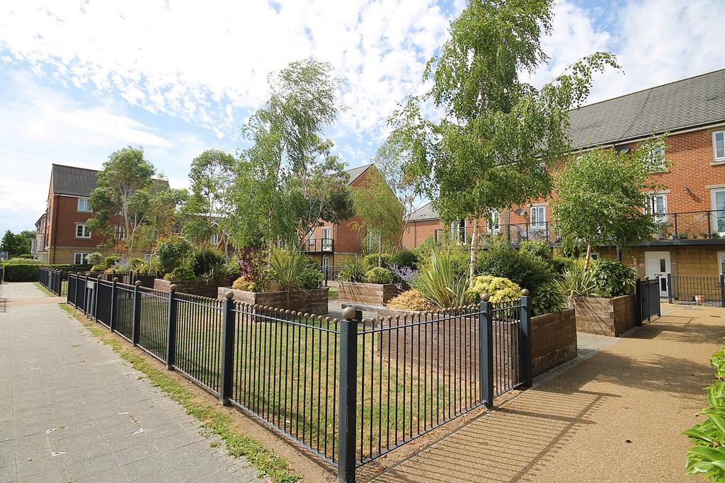 Glendale Walk, Chapelford Village... 2 bed apartment £795 pcm (£183 pw)
