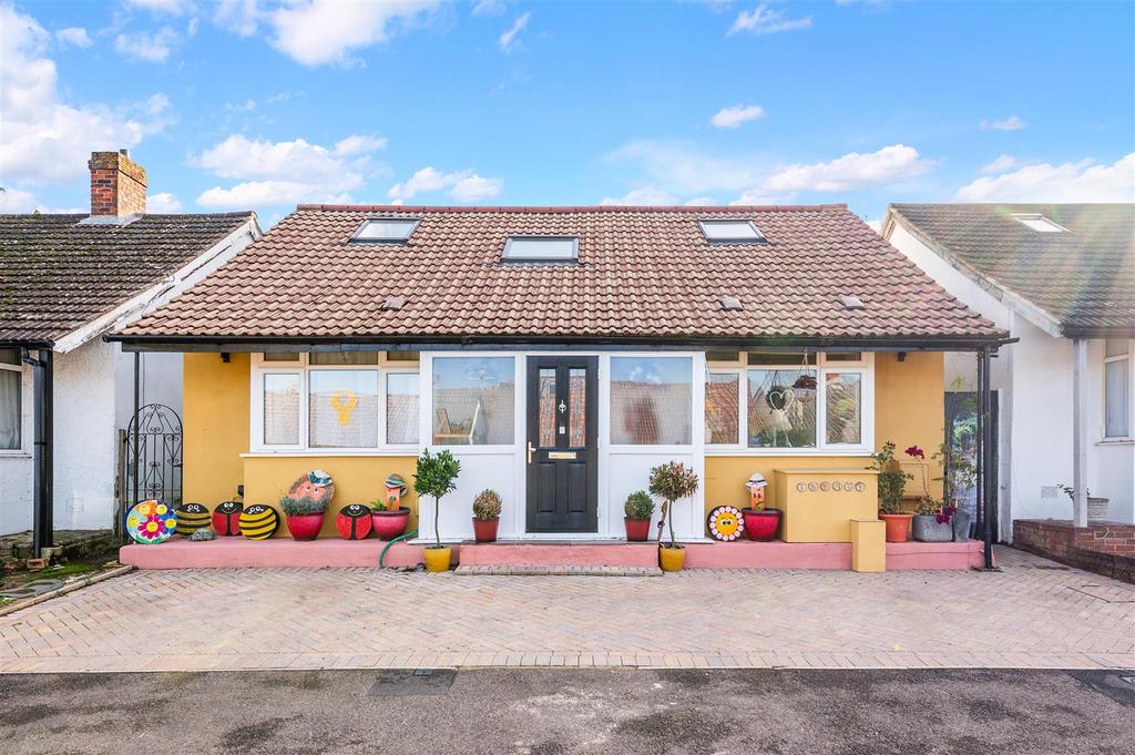 Beech Way, Epsom 4 bed detached house for sale £650,000
