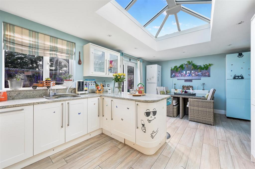 Beech Way, Epsom 4 bed detached house for sale £650,000