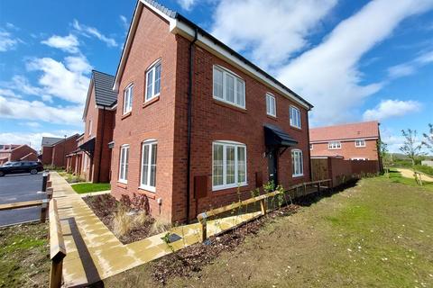 3 bedroom end of terrace house for sale, Aster Close Fallow Fields, Tewkesbury Road, Gloucester GL2