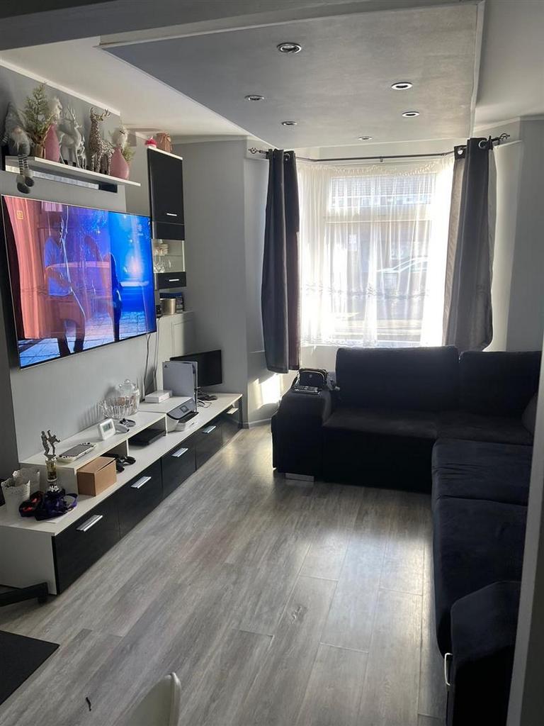 Upper Denmark Road, Ashford 3 bed house to rent £1,295 pcm (£299 pw)