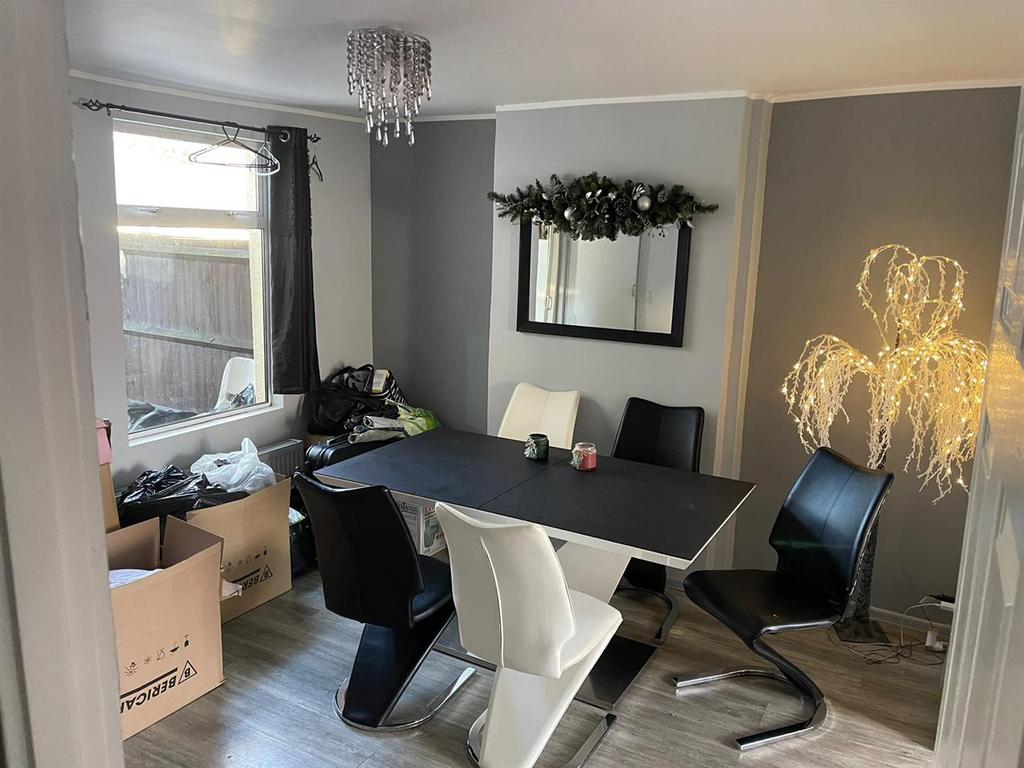 Upper Denmark Road, Ashford 3 bed house to rent £1,295 pcm (£299 pw)