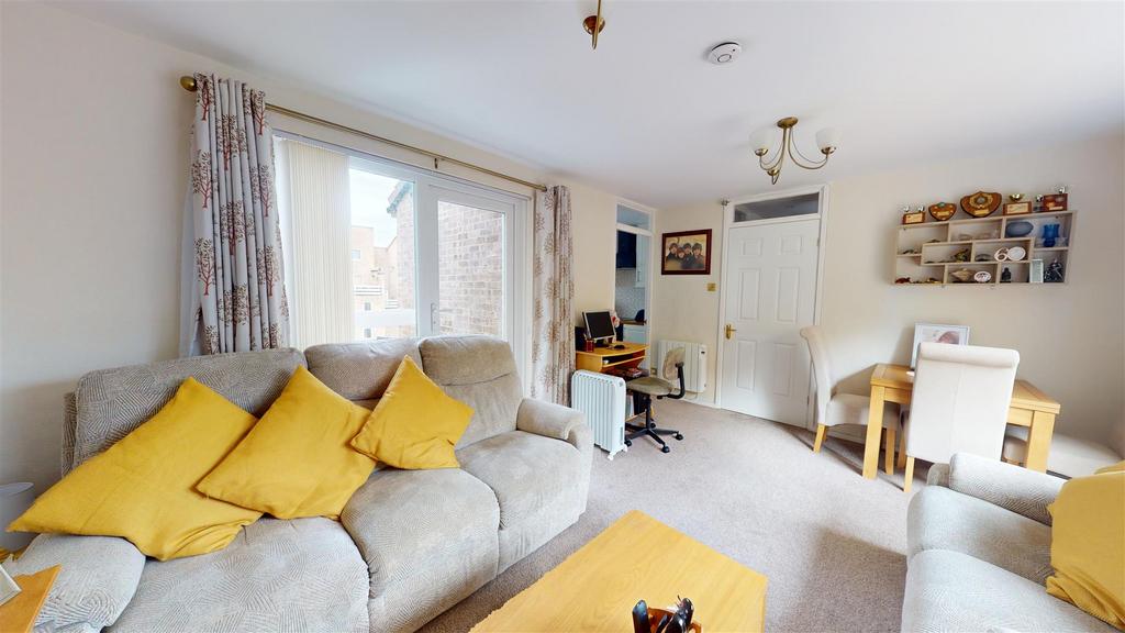 Frizley Gardens, Frizinghall, Bradford 2 bed flat for sale £90,000