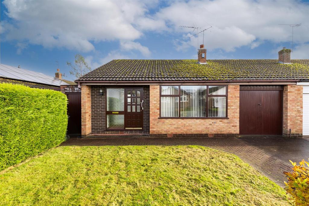 Brown Avenue, Nantwich 3 bed semidetached bungalow £250,000