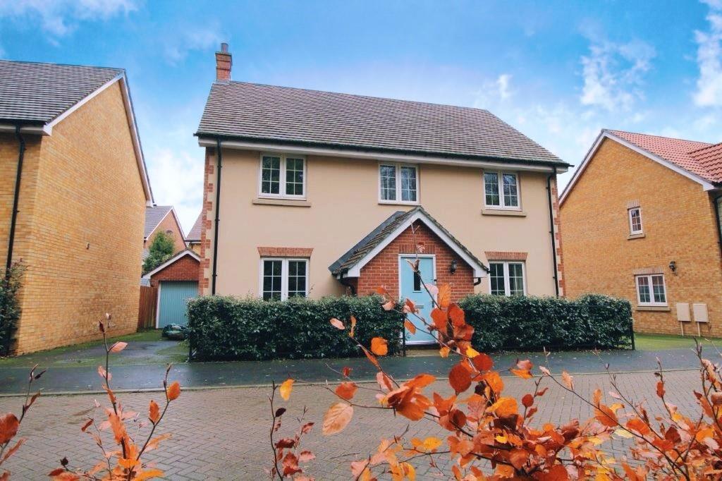 Carisbrooke Way, Daventry 4 bed house for sale £435,000