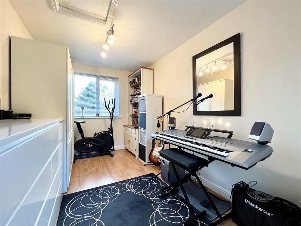Bedroom 4.jpg