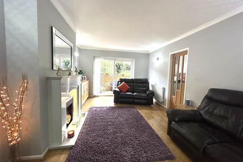 45 Castle Close, Cradley Heath, B64 6RN
