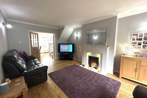 45 Castle Close, Cradley Heath, B64 6RN