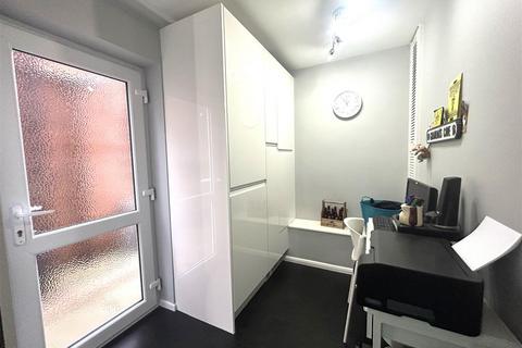 45 Castle Close, Cradley Heath, B64 6RN