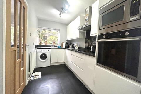 45 Castle Close, Cradley Heath, B64 6RN