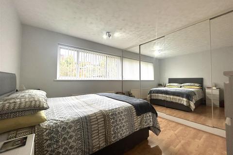 45 Castle Close, Cradley Heath, B64 6RN